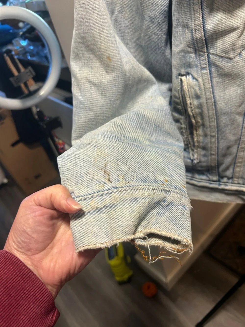 Vintage Levi's Light Blue Denim Jacket with Cream Sherpa Collar - Picture 8 of 9